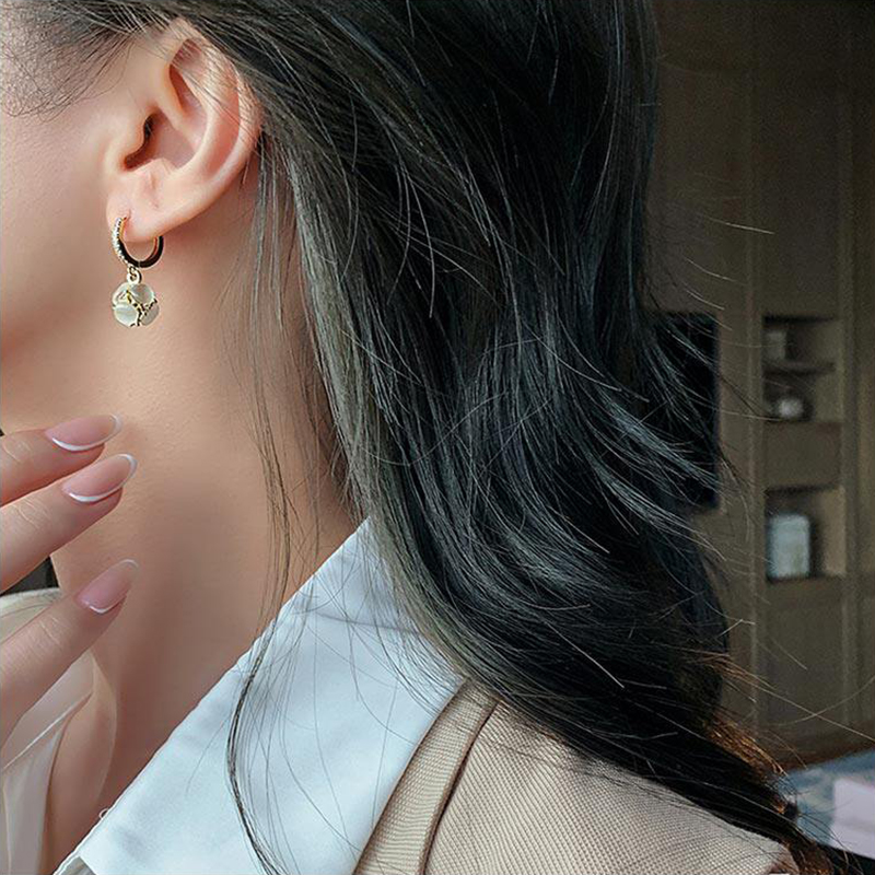 Eleganckie kolczyki wiszące z  – Women'S Accessories Trends 2026 recenzja i cena