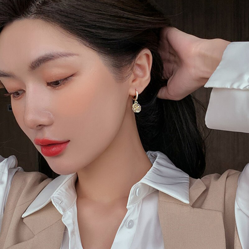 Eleganckie kolczyki wiszące z  – Women'S Accessories Trends 2026 recenzja i cena