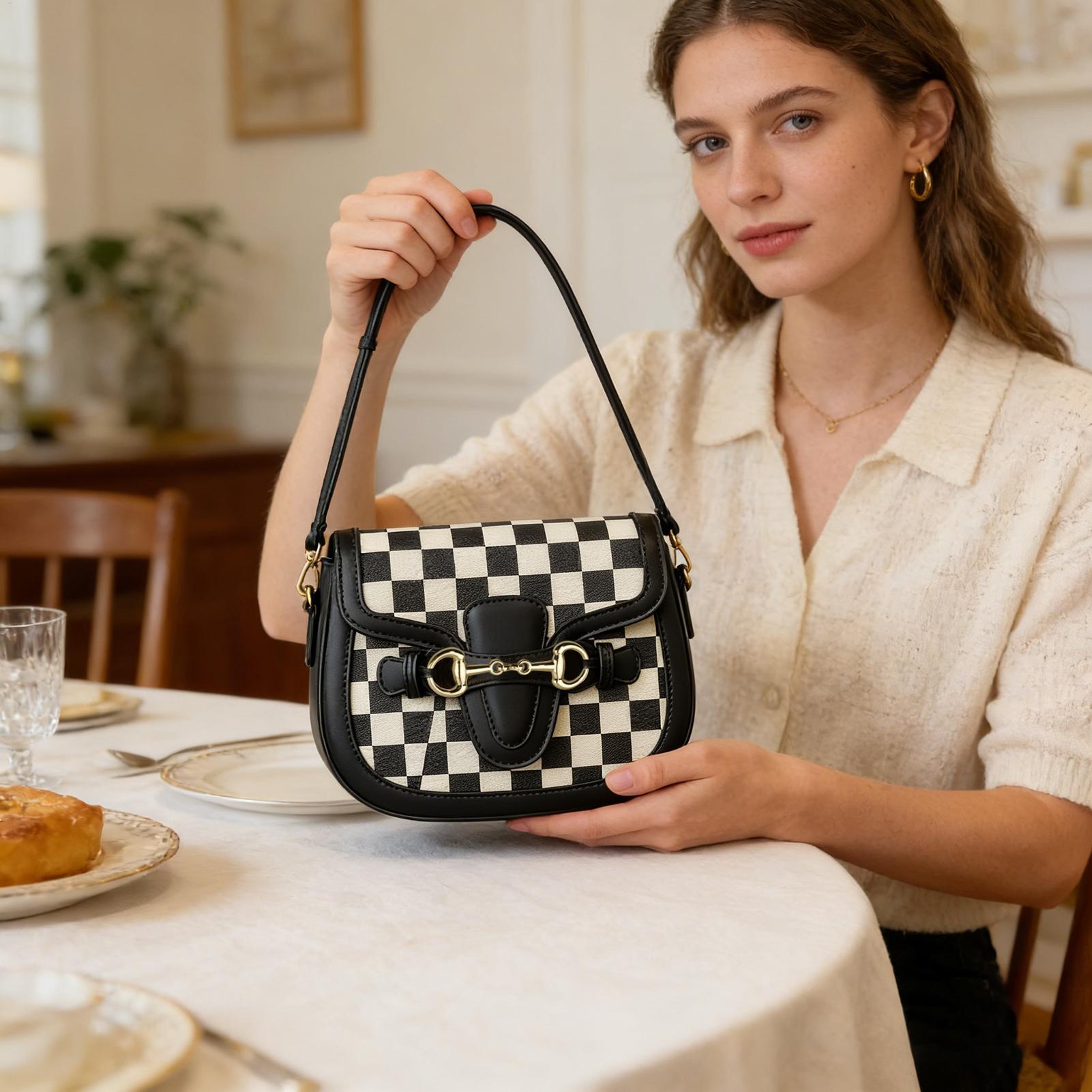 Podwójne D-ringi, kółka zacisk – Wallet Chain Bag recenzja i cena